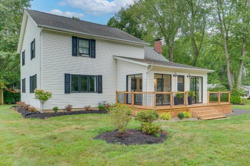 Less Than 1 Mi to Lake Erie Home with Hot Tub and Game Room!