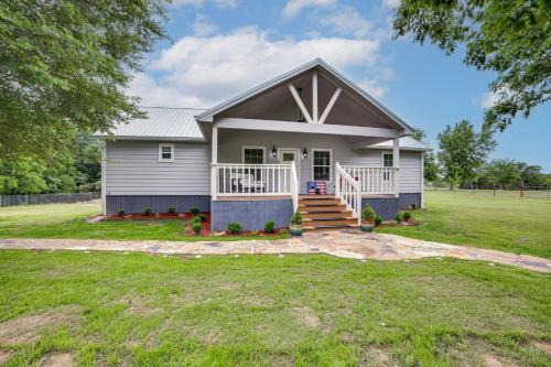 Less Than 1 Mi to Lake Fork Appy Haven in Yantis