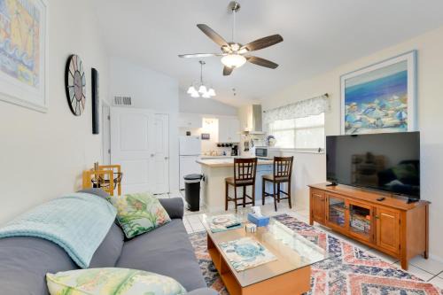 Less Than 1 Mi to Nokomis Beach Tranquil Couples Retreat