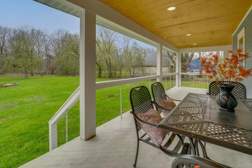 Less Than 1 Mi to Oakland University Cozy Retreat with Yard