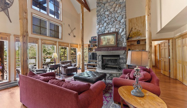 Less than 10 Minutes from Keystone Lifts, Easy Access to Golf/Hiking/Biking!
