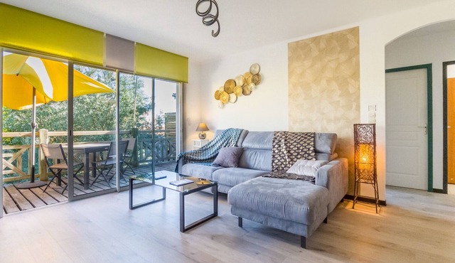 Less than 100 m from the beach, near La Rochelle, T3 second floor with terrace