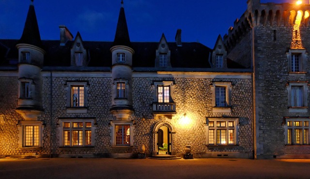 Less than 2 hrs from Paris - Sleeps 26