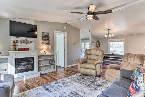 Less Than 2 Mi to Lake Access Pet-Friendly Flemington Gem