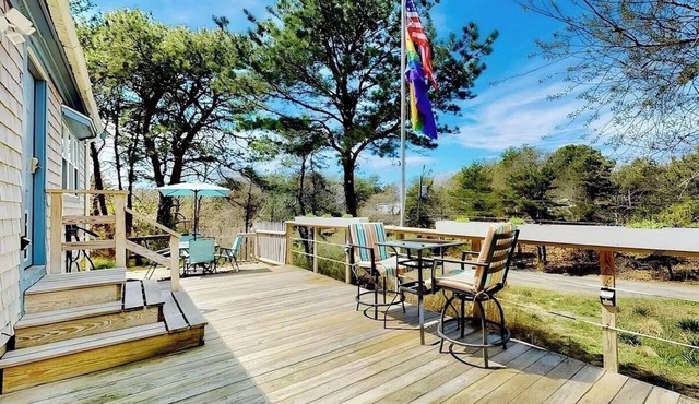 Less than 2 miles to either Bayside or Ocean side beaches