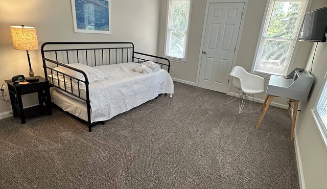 Less than 3 miles to the Augusta National! Close to Medical District, too!