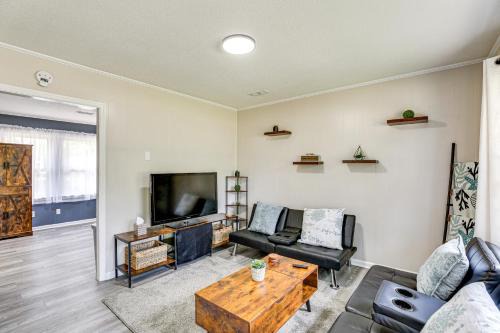 Less Than 5 Mi to Dtwn Walterboro Grill, Game and More!