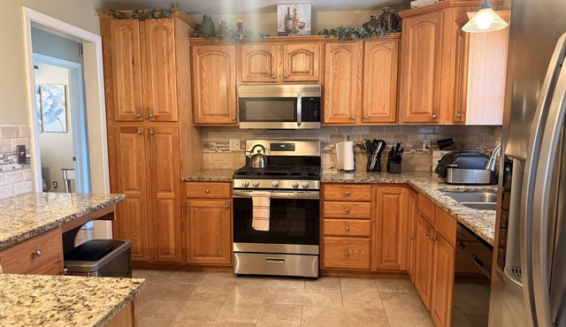Less than 5 miles to World Cup Stadium - Sleeps 8