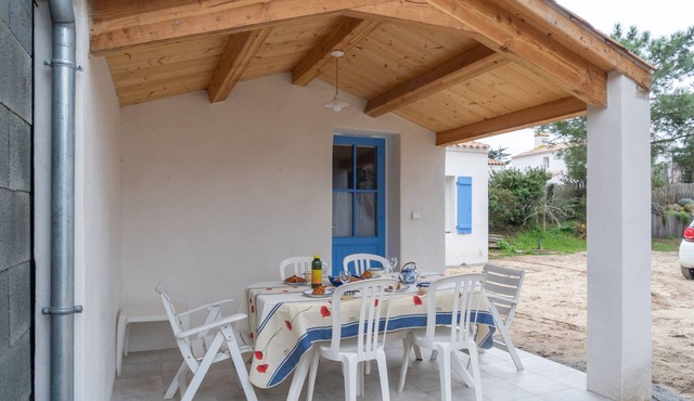 Less than 500m from the beach, 2 adults - 3 child