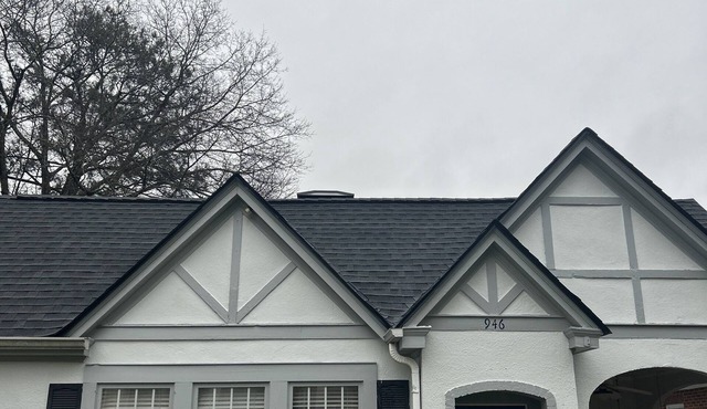 Less than 5miles from the Masters and within a mile of elegant dining