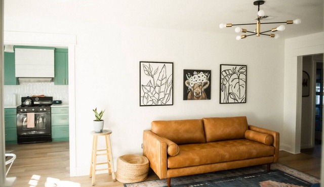 Less than a mile to downtown Edmond and close to UCO. Cozy mid-century house!
