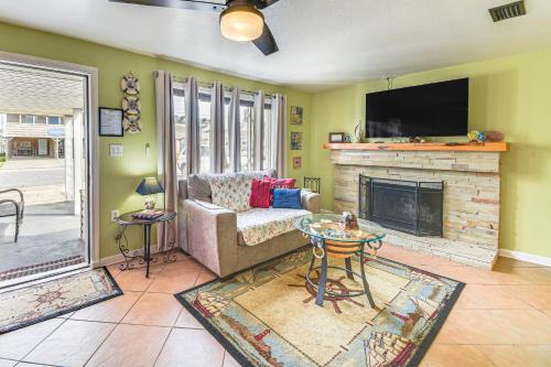 Less Than half Mi to Beach Access and Pier OBX Getaway