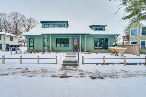 Less Than half Mi to Downtown Quiet Northfield Apartment