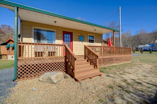 Less Than half Mi to Damascus Town Park Cozy Cabin with Deck