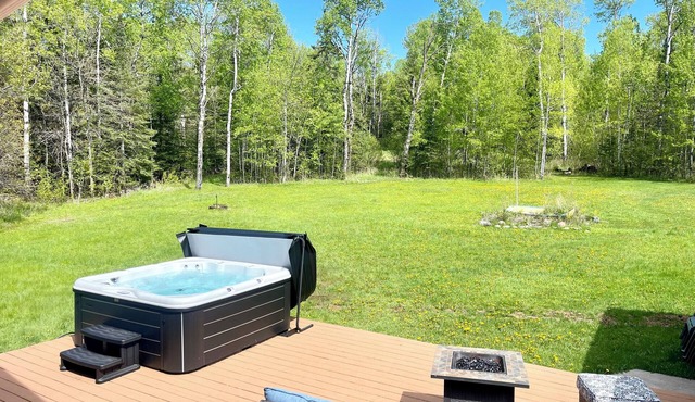 Lester River Retreat - 8 miles to Downtown Duluth