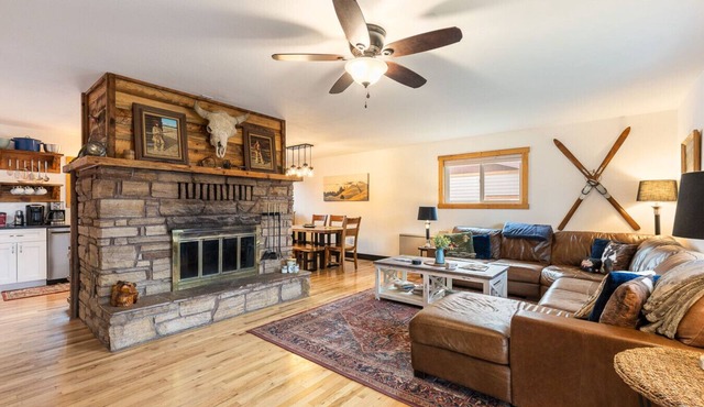 Lester’s Cottage - Riverfront Retreat