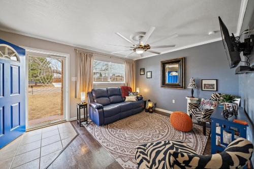 Let D's Cozy Cottage Provide a Comfortable Stay!