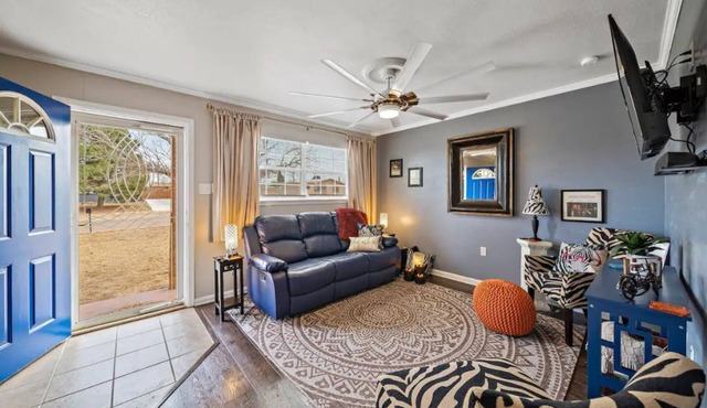 Let D's Cozy Cottage Provide a Comfortable Stay!