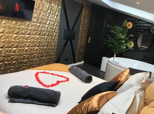 Let's Play - Jeux à 4 - 1 adresse - 1 pièce de jeux - 2 appartements