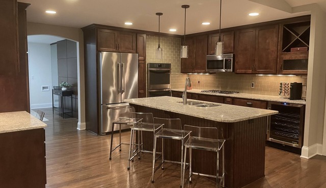 🎂 Let Them Eat Cake in this Fun Edina Family and Pet Friendly Home 🍰