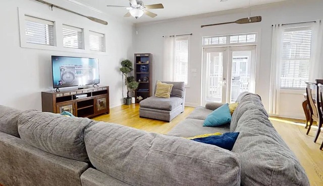 Let us Take Your Breath Away! 3BR 3BA Sleeps 10! Community Pool!