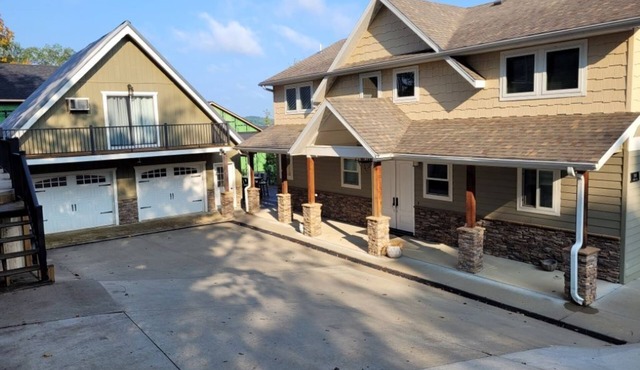 Let your family getaway begin at your waterfront home, minutes from attractions!