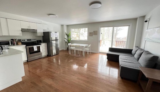 Letitia Heights !A Spacious and Quiet Private Bedroom with Shared Bathroom