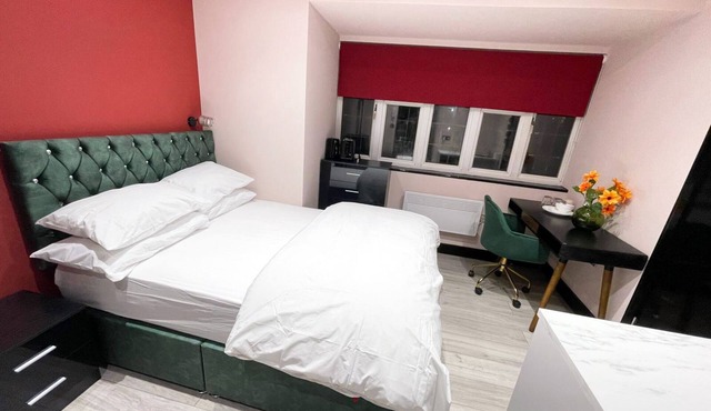 Letzi private en-suite, North Harrow.