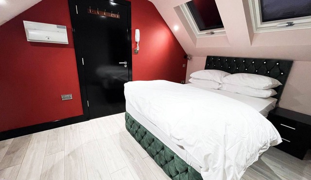 Letzi private en-suite, Harrow.