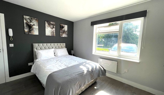 Letzi private en-suite Room, Near Wembley stadium