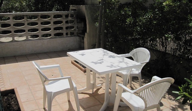 Leucate-Plage, on sea front: flat with two air-conditioned sleeping-rooms