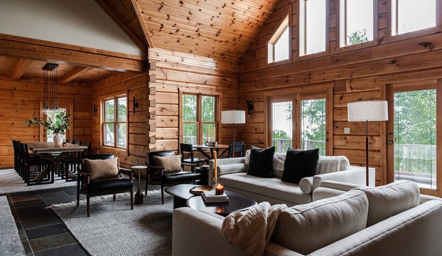 LeVeaux Lodge – Lake Superior View with Sauna, Minutes from Lutsen - Sleeps 12