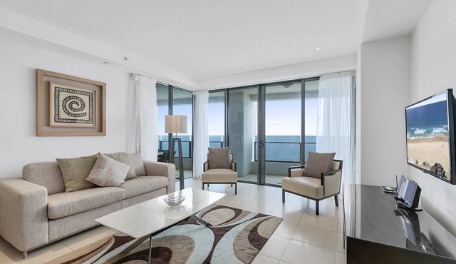 Level 30 2 bedroom direct ocean views