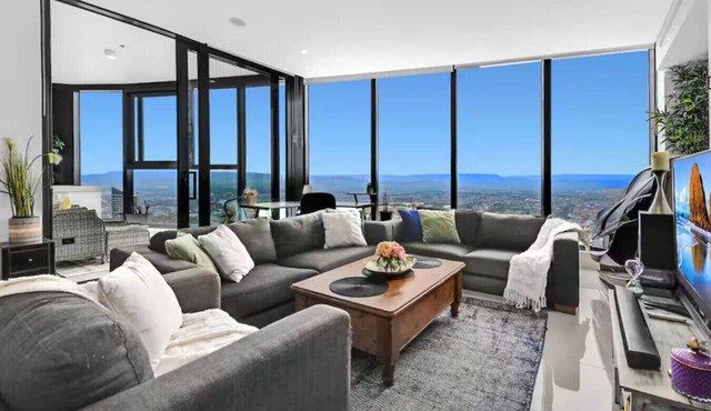 Level 70 Penthouse with Amazing Views Pet friendly