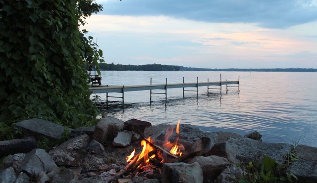 Level Beach, Dock, Central Air, New Kitchen, Fantastic Views, Rowboat & Kayaks!