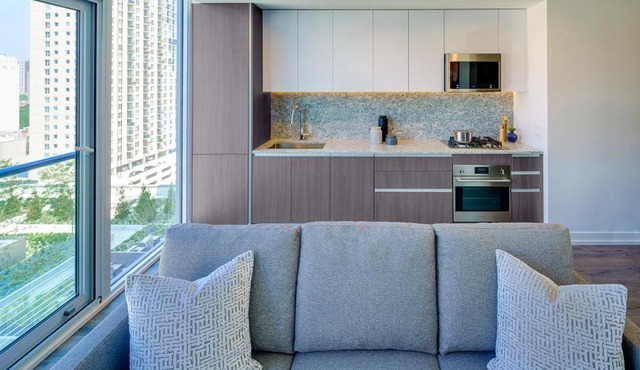 Level Chicago Old Town