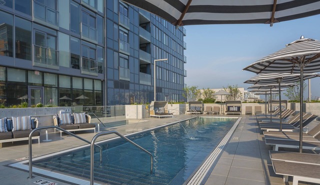 Level Chicago – Old Town