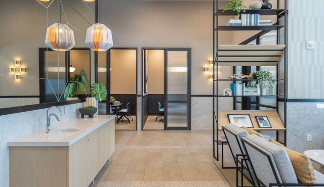 Level- Extended Stay Getaway. One Bedroom Suite