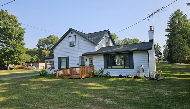 Level Frontage Pet Friendly Home with Fireplace