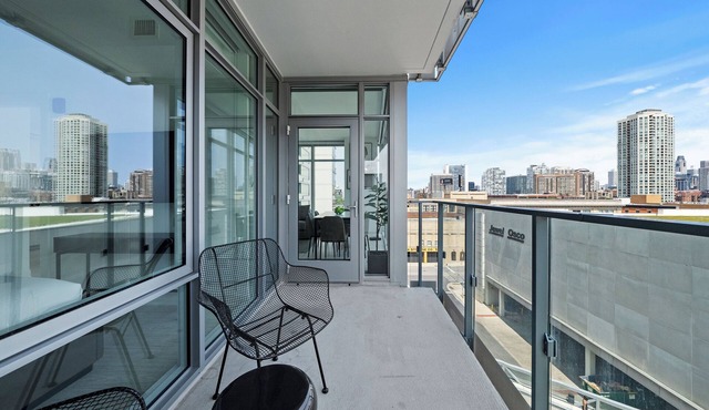 Level - Fulton Market spacious 2 bedroom, 2 bath suite with full kitchen