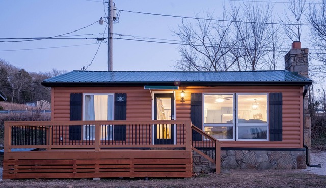 Level lakefront cabin with private covered dock. Close to Old Kinderhook.