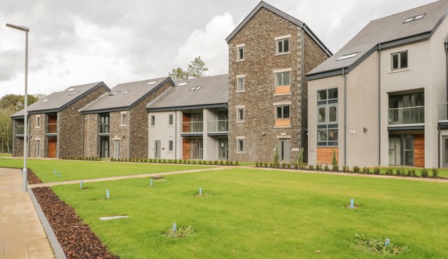 LEVEN REACH, romantic, with a garden in Newby Bridge