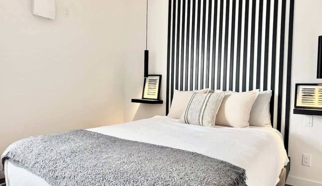 Lévis Center | New Studio with Queen Bed + A/C