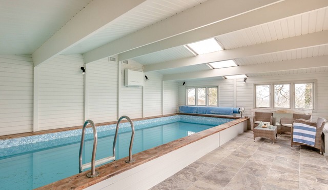 Lewer Farmhouse - Six Bedroom House, Sleeps 12