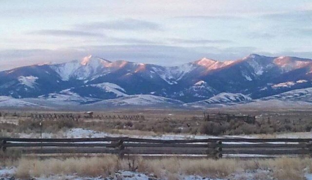 Lewis and Clark Room, Rustic cozy room for 3-4 in historic Grant MT with WiFi