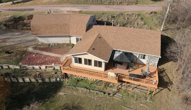 Lewis & Clark Trail Hideaway, SD side/ 2 min to the lake/10 min to Yankton.