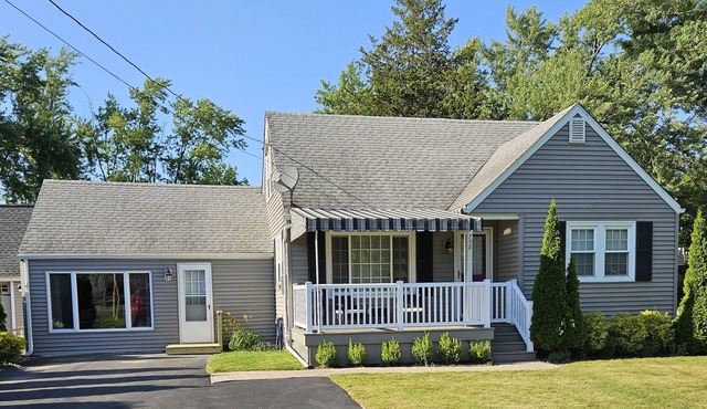 Lewiston, NY. Premier Host! 5 mins. to Canada. 10 min. to Niagara Falls, NY!