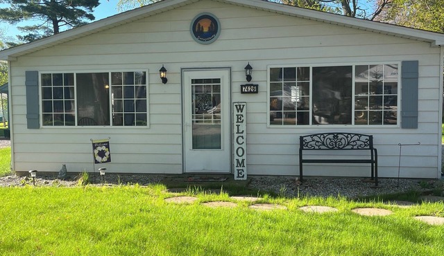 Lexington Cottage with Beach Access Sleeps 6-8