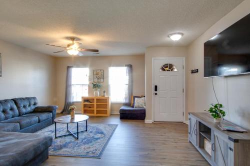 Lexington Family Home about 9 Mi to Lake Murray!