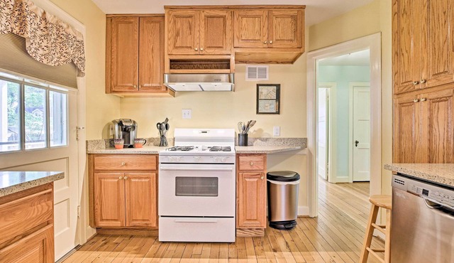 Lexington Getaway w/Backyard Deck < 2 Mi to UK!
